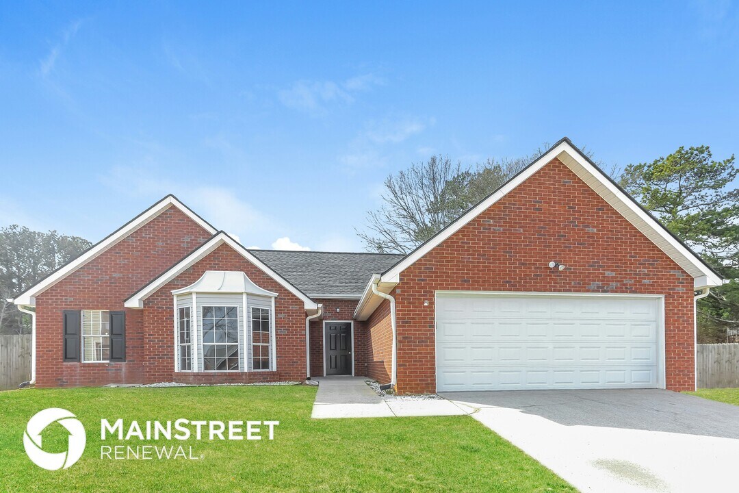 8195 Rhodes Way in Riverdale, GA - Building Photo