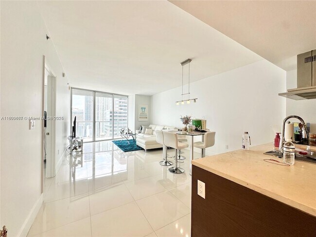 495 Brickell Ave, Unit 2809 in Miami, FL - Building Photo - Building Photo