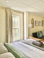 2337 Ashmel Ct SW, Unit Ashmel Inn Apartment in Atlanta, GA - Building Photo