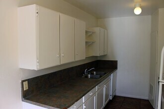 810 E Sunny Dunes Rd in Palm Springs, CA - Building Photo - Building Photo