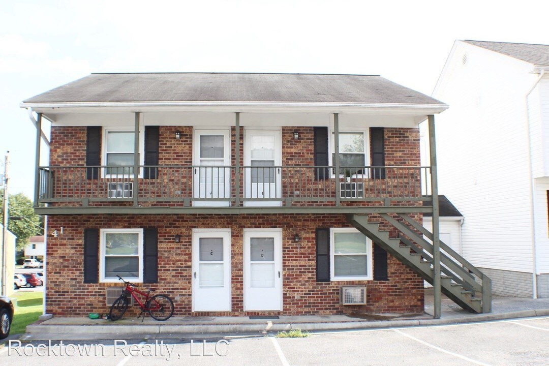 43 Pleasant Hill Rd in Harrisonburg, VA - Building Photo