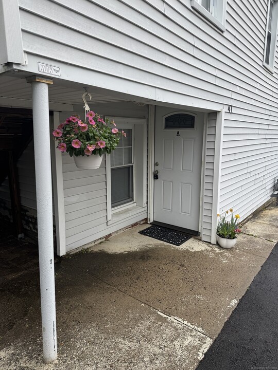 41 Hubbard Pl in Hamden, CT - Building Photo