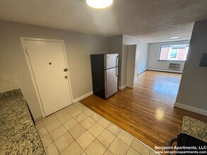 210 Babcock St, Unit 4G in Brookline, MA - Building Photo - Building Photo