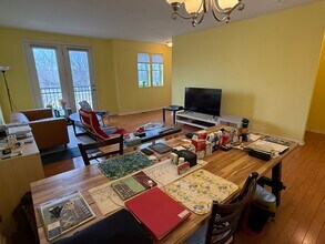 2225 S Crambourne Way in Arlington Heights, IL - Building Photo - Building Photo