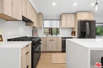27357 Pacific Coast Hwy in Malibu, CA - Building Photo - Building Photo