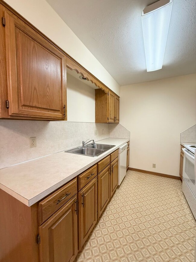 2675 N 93rd St in Omaha, NE - Building Photo - Building Photo