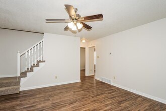 5530 Oak Branch Cir N in Memphis, TN - Building Photo - Building Photo