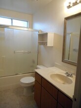 2211 W Sweet Ct in Visalia, CA - Building Photo - Building Photo