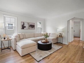 1027 S Wilson Ave in Royal Oak, MI - Building Photo - Building Photo