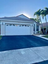 755 Sand Creek Cir in Weston, FL - Building Photo