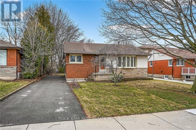property at 134 W 28th St