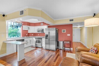 1532 Drexel Ave, Unit 303 in Miami Beach, FL - Building Photo - Building Photo