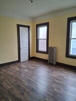 372 Franklin St, Unit Franklin #3 in Springfield, MA - Building Photo