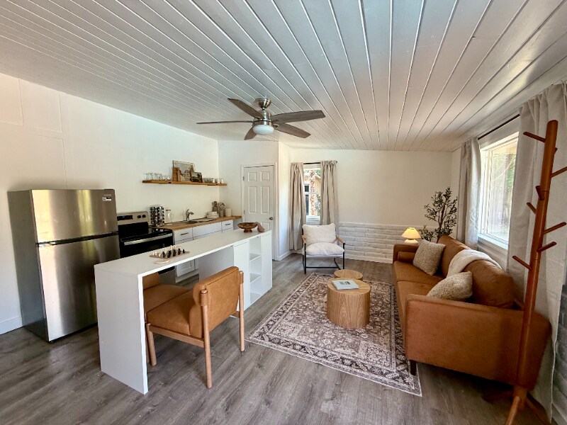 4552 Alta Mesa Dr in Redding, CA - Foto de edificio