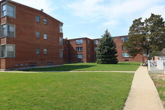 Sterling Manor Apartments in Sterling, IL - Building Photo - Building Photo