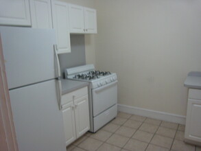 54 Egmont St, Unit 2 in Brookline, MA - Foto de edificio - Building Photo