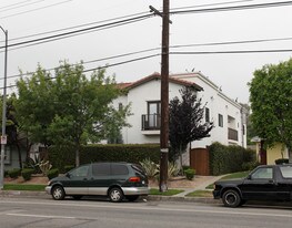 6451 Woodley Ave Residences in Van Nuys, CA - Building Photo