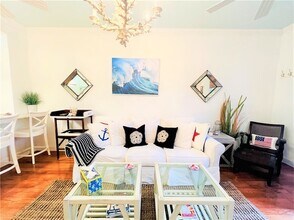 97 Narragansett Ave in Newport, RI - Foto de edificio - Building Photo