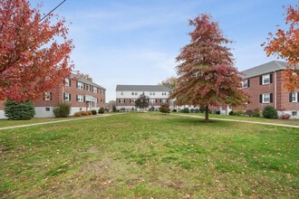 Arlington Gardens Apartments in Arlington, MA - Foto de edificio - Building Photo