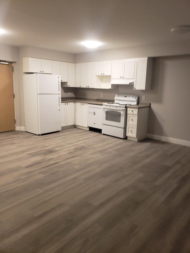 772 Stirling Av S in Kitchener, ON - Building Photo - Building Photo