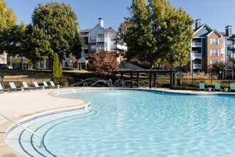 The Crest at Sugarloaf in Lawrenceville, GA - Foto de edificio - Building Photo
