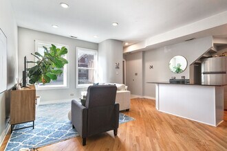 2238 W Barry Ave in Chicago, IL - Building Photo - Building Photo