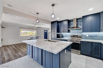 1201 Douglas Dr in Las Vegas, NV - Building Photo - Building Photo