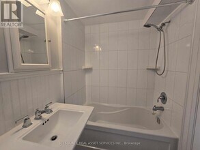 66 Greenfield Dr in Toronto, ON - Building Photo - Building Photo