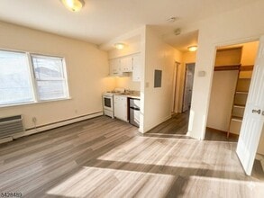 325 1st St in Carlstadt, NJ - Building Photo - Building Photo