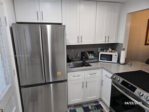 2905 Point East Dr in Aventura, FL - Building Photo - Building Photo