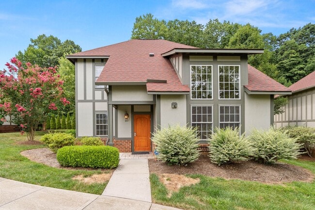 40 Trafalgar Cir in Asheville, NC - Building Photo - Building Photo