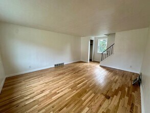 975 Elizabeth St in Pittsburgh, PA - Building Photo - Building Photo