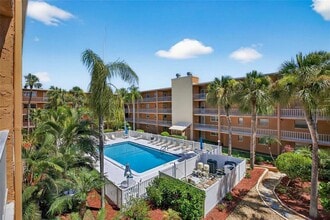 12760 Indian Rocks Rd in Largo, FL - Foto de edificio - Building Photo