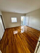 724 Ocean Ave in Jersey City, NJ - Foto de edificio - Building Photo