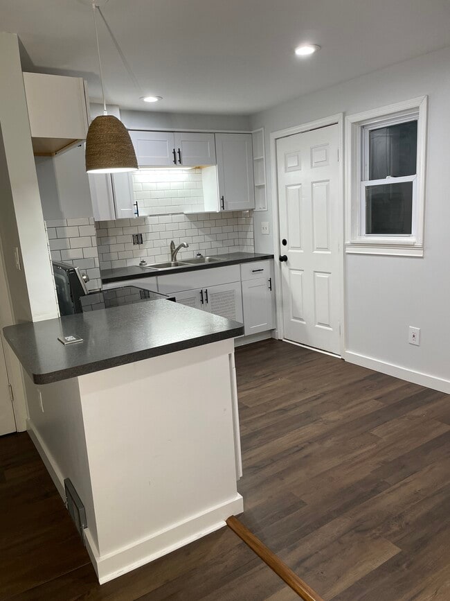 101 Montfort Dr, Unit 2 in Cheektowaga, NY - Foto de edificio - Building Photo