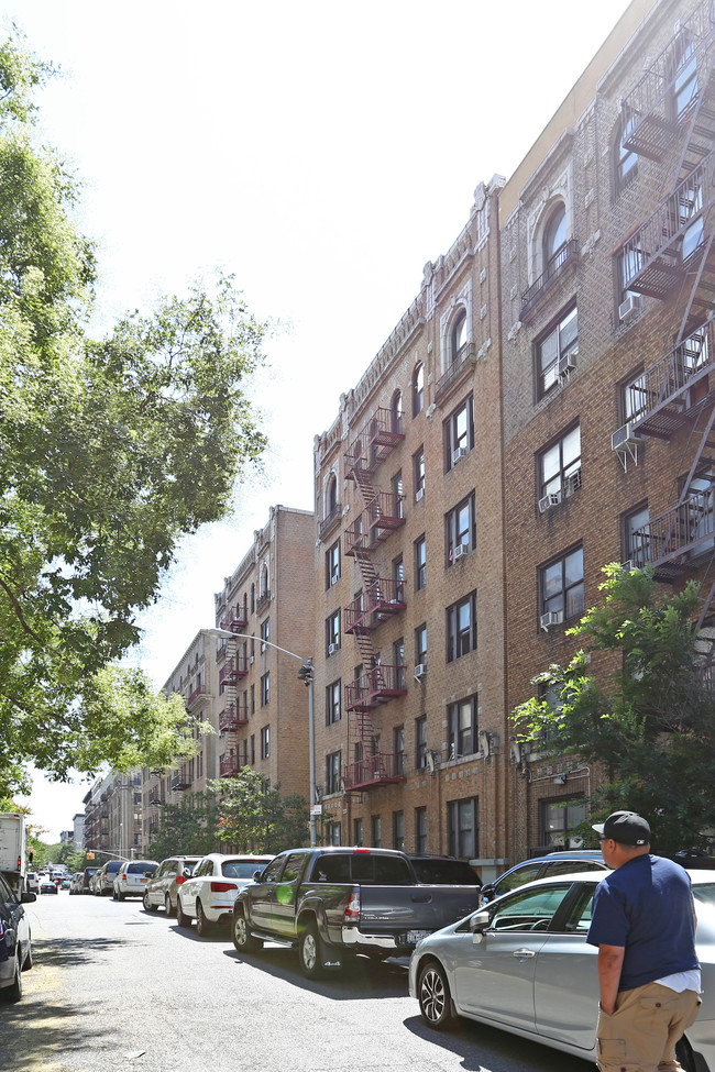 656 W 162nd St in New York, NY - Foto de edificio - Building Photo