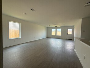 10268 Prairie Dunes Ln in Cleveland, TX - Building Photo - Building Photo
