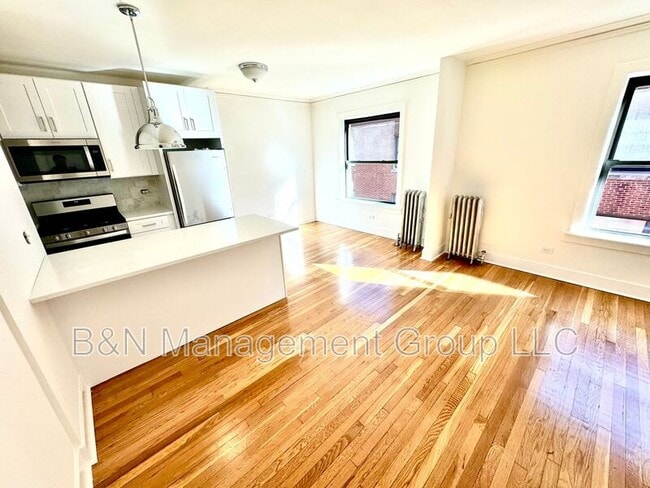 property at 918 W Oakdale Ave