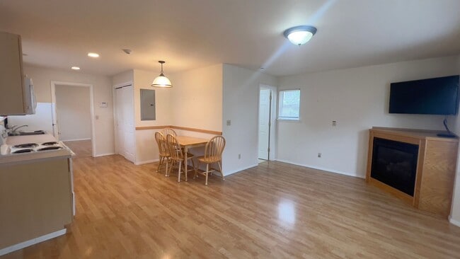 1860 Beach Dr in Seaside, OR - Building Photo - Building Photo