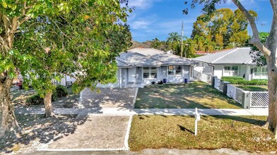 3715 SW 58th Ct in Miami, FL - Foto de edificio - Building Photo