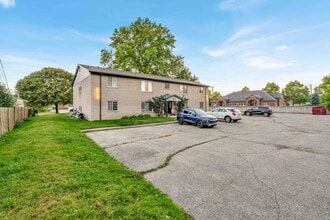 ONE11 COLLECTION - CLINTON TWP in Clinton Township, MI - Foto de edificio - Building Photo