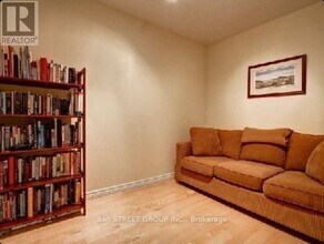 263 Wellington St W in Toronto, ON - Building Photo - Building Photo