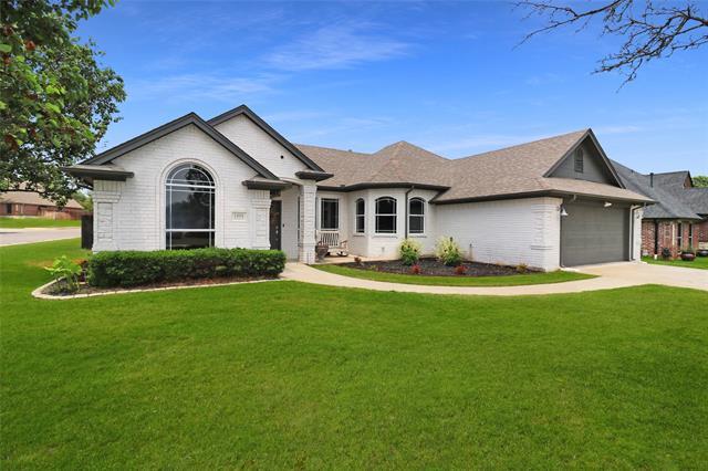 1101 BreAnne Ct in Burleson, TX - Building Photo