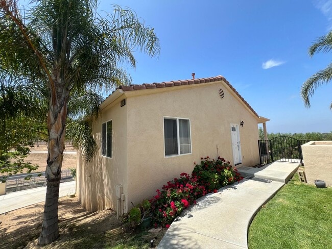 18691 Oak Park Dr in Riverside, CA - Building Photo - Building Photo