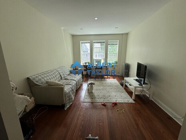111 Sutherland Rd, Unit F