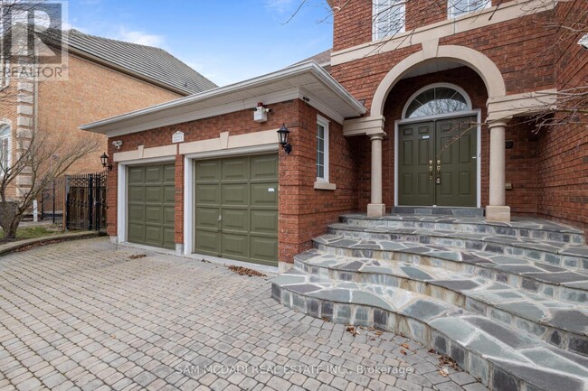 2221 Robinwood Ct in Mississauga, ON - Building Photo - Building Photo