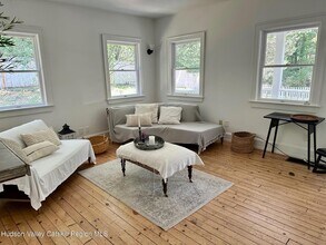 5153 NY-9G in Germantown, NY - Foto de edificio - Building Photo