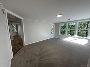 7 Sunset Ave in Middletown, NY - Building Photo - Building Photo