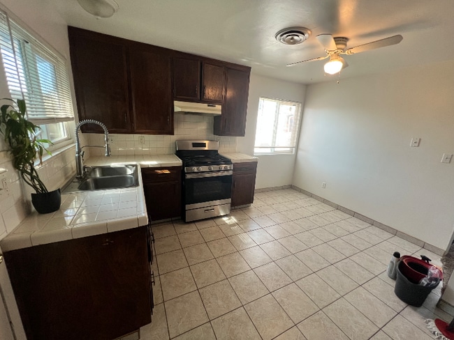 325 Lincoln Ave in Bakersfield, CA - Building Photo - Building Photo
