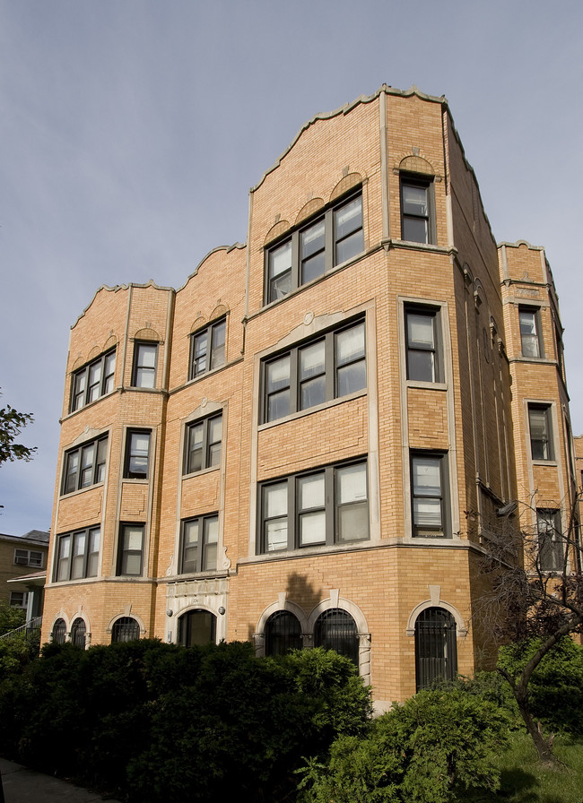 224-228 N Pine Ave in Chicago, IL - Foto de edificio - Building Photo